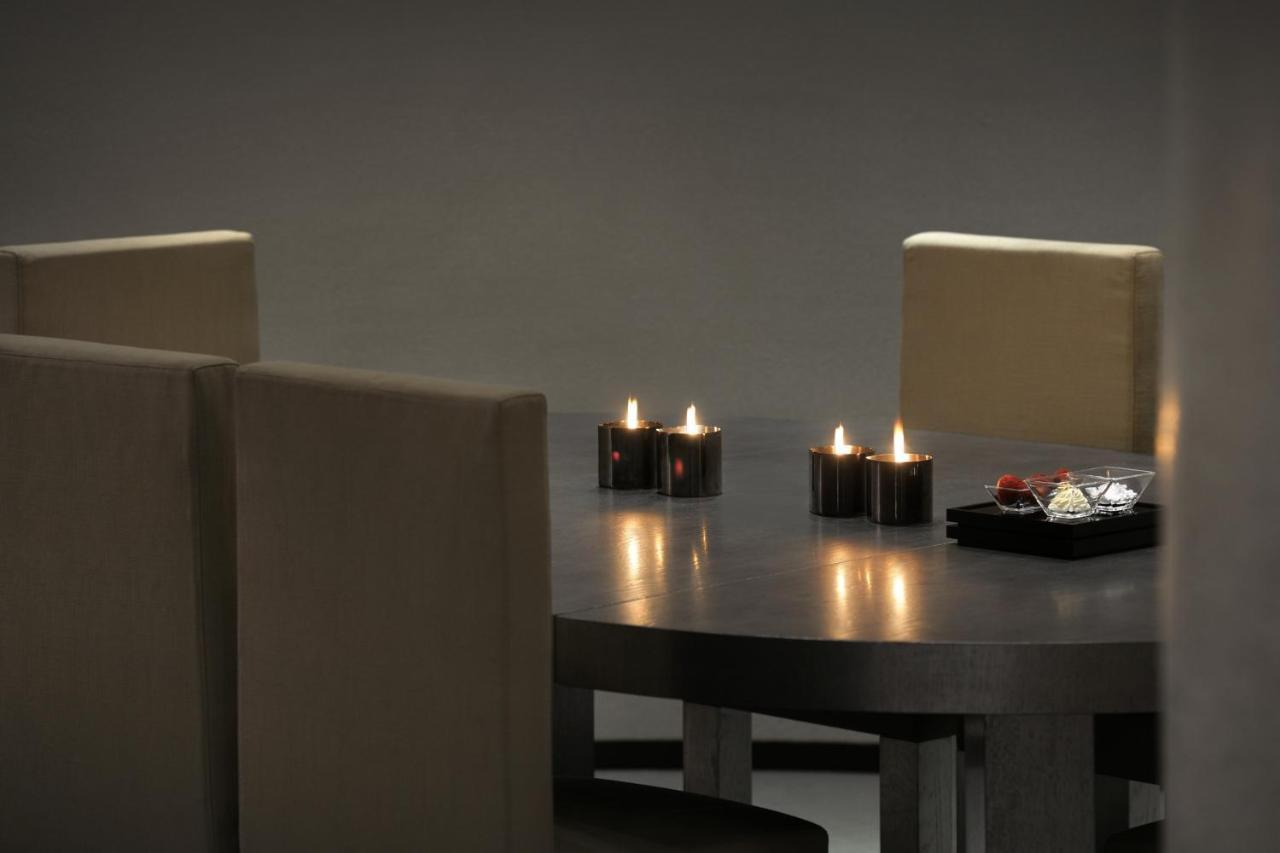 Armani Hotel Dubai, Burj Khalifa Esterno foto A candlelight dinner