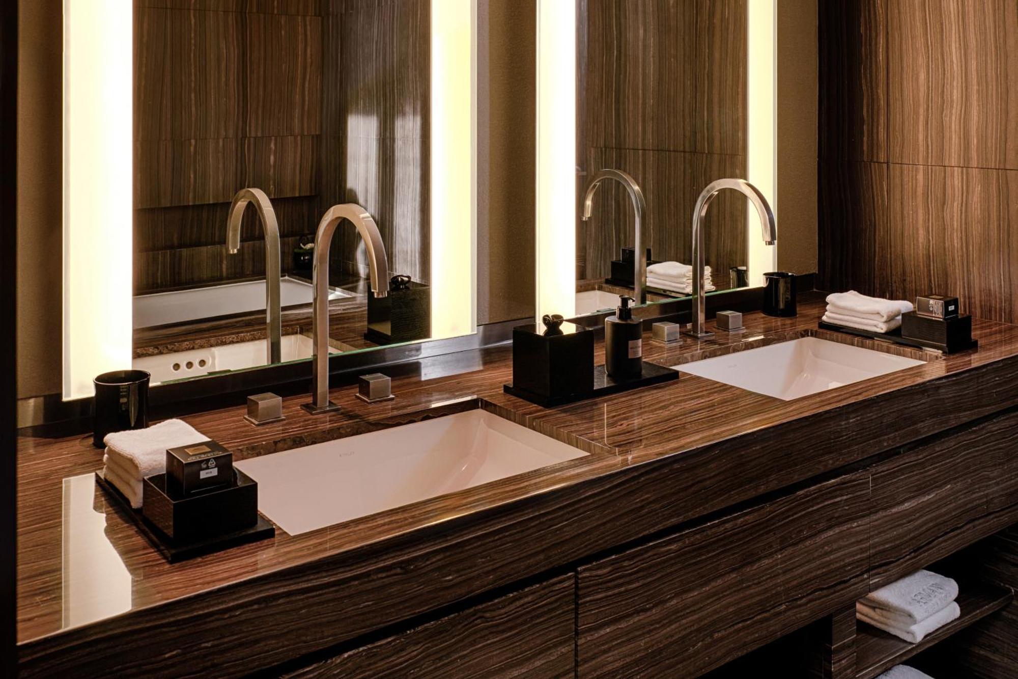 Armani Hotel Dubai, Burj Khalifa Esterno foto Bathroom