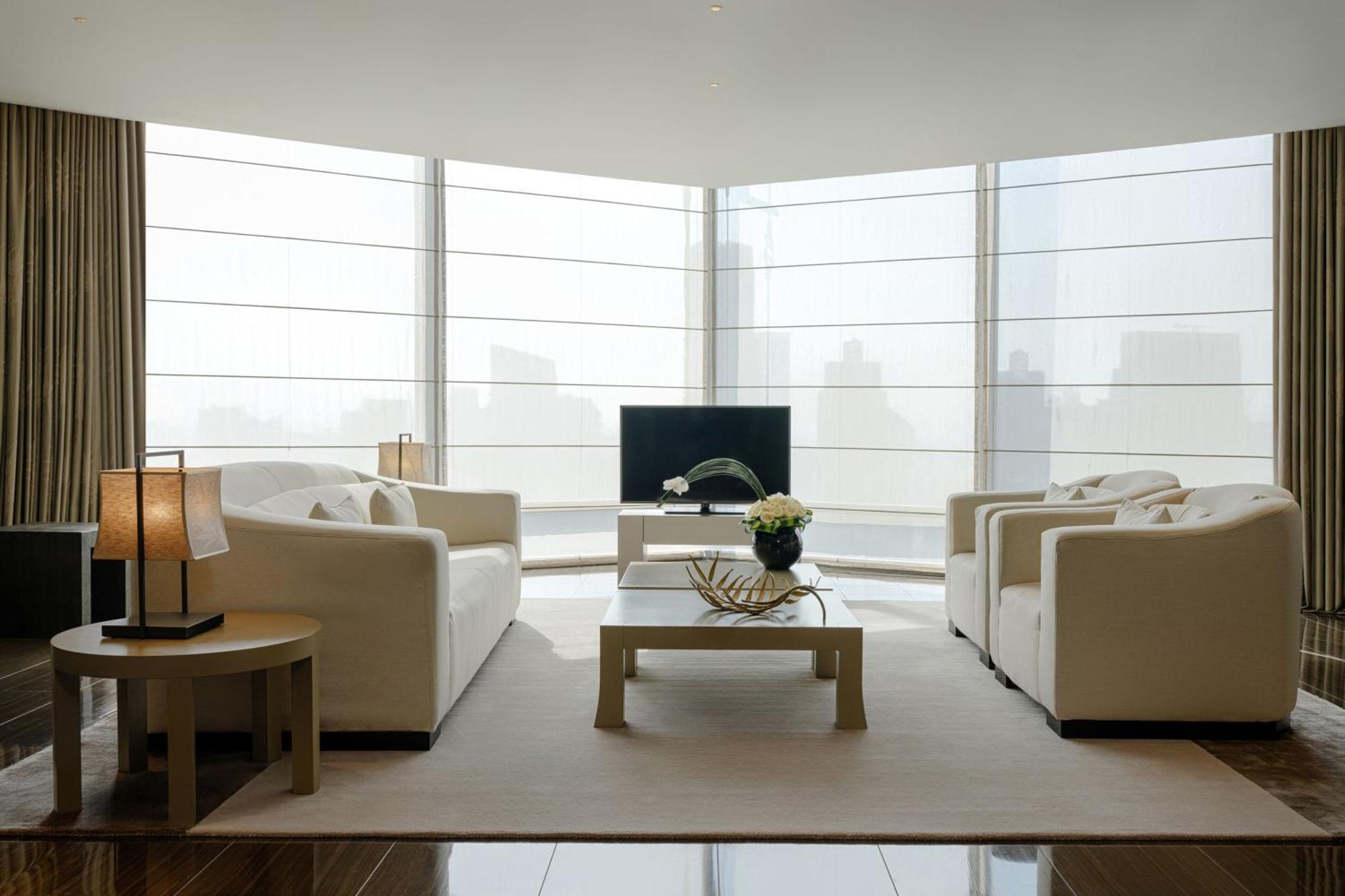 Armani Hotel Dubai, Burj Khalifa Esterno foto A living room in a suite at the Armani/Dubai