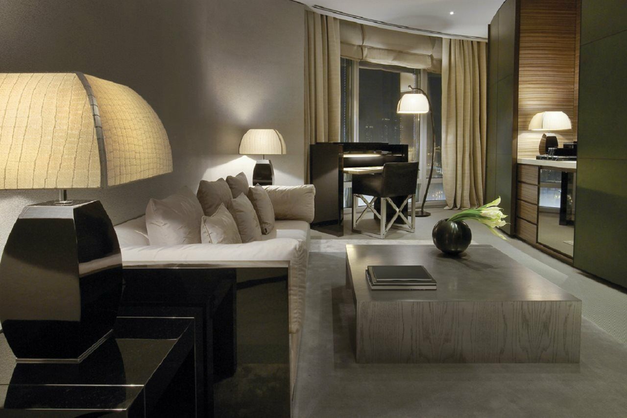 Armani Hotel Dubai, Burj Khalifa Esterno foto The interior of a suite at the Mandarin Oriental, Munich