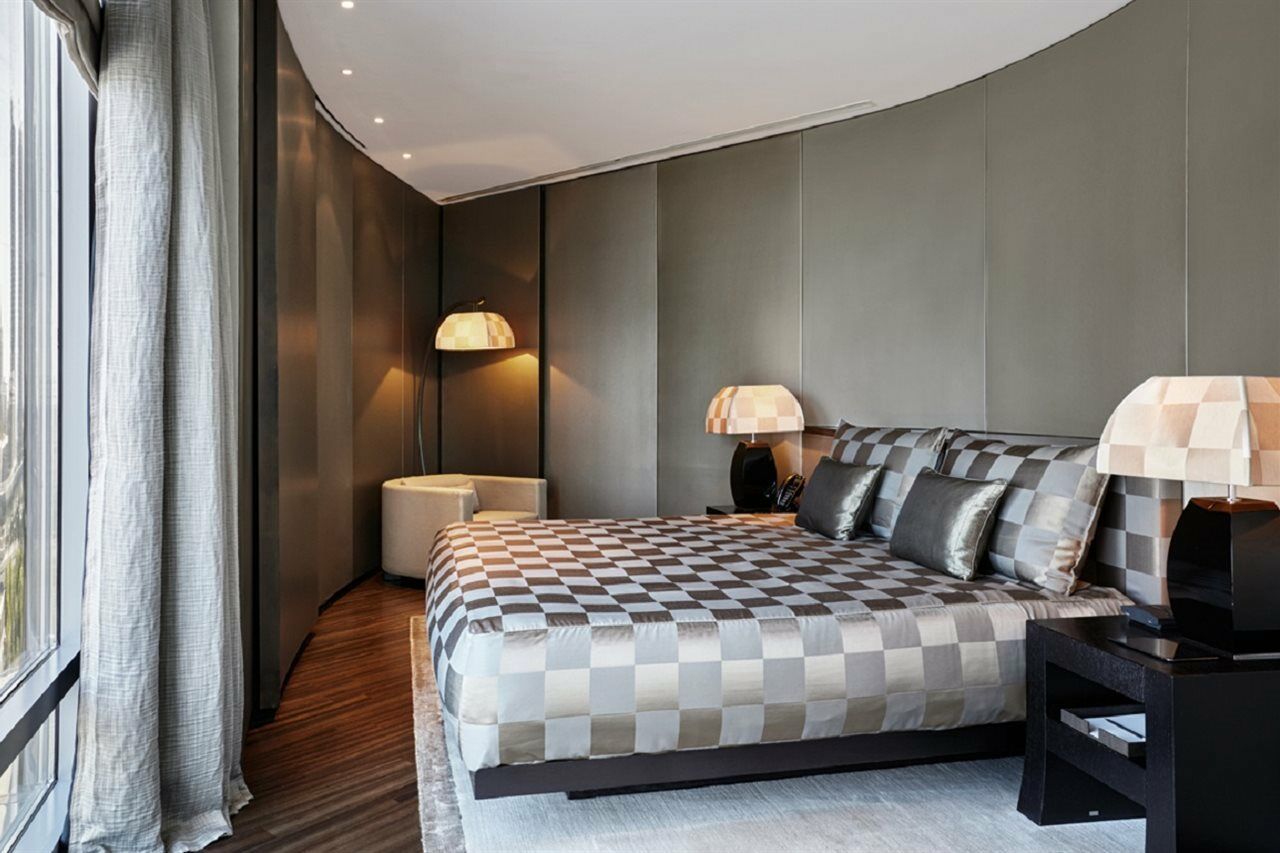 Armani Hotel Dubai, Burj Khalifa Esterno foto A bedroom at the Mandarin Oriental, Munich